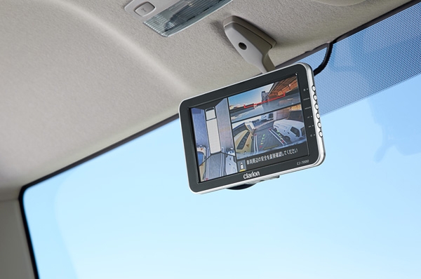 リバースモード時 「トップビュー」ハイマウントモニター（画像：日産自動車）