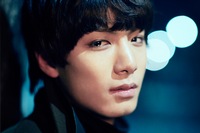 ボーイズグループNU'ESTがカムバックを控えて28日、感性あふれるティザーイメージを公開し、ファンたちの期待感を高めている。