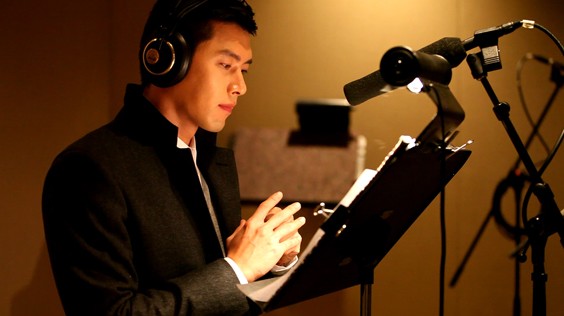 俳優ヒョンビンのナレーション収録風景が公開された。