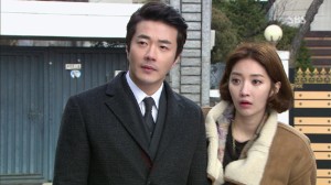 28日に放送されたSBSドラマ『野王』では、クォン・サンウの双子の兄の存在が明らかになり、多くの視聴者の興味を引いた。