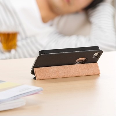 サンワサプライは31日、フラップをクルッと巻いてスタンドにできる、手帳型のiPhone5ケース「iPhone5ケース(手帳型・スタンド機能付・SmartCover風)200-PDA112シリーズ」を発売した。 サンワサプライは31日、フラップをクルッと巻いてスタンドにできる、手帳型のiPhone5ケース「iPhone5ケース(手帳型・スタンド機能付・SmartCover風)200-PDA112シリーズ」を発売した。