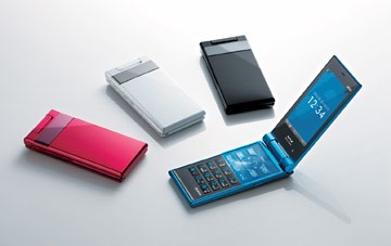 ウィルコムは1日、21日発売の折りたたみケータイ「WX09K」（京セラ株式会社製）の予約受付を開始すると発表した。