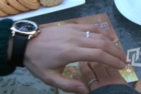 ドラマ『清潭洞アリス』が27日で最終回を迎えたが、パク・シフのカップルリングが話題を集めている。