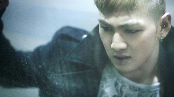 新しいタイプのボーイズグループとして歌謡界で不動の人気を誇るNU'EST（ニューイースト）が、一層成熟したジャケット写真を公開し、女性ファンを魅了している。