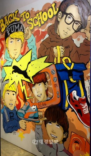 最近、ネット掲示板に「B1A4が明洞に現る」というタイトルの写真が掲載され、話題となっている。