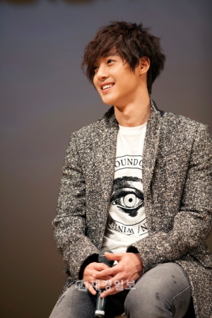 歌手兼俳優のキム・ヒョンジュン（SS501リーダー）とイ・スンギがそれぞれ「料理の達人に見えるスター」 の1、2位に選ばれた。