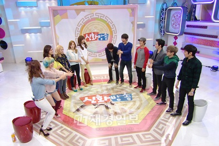 10日放送のJTBCバラエティー番組『神話放送』に少女時代が電撃出演する。