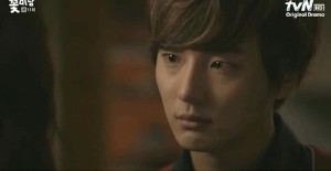 tvNドラマ『隣のイケメン』で、ユン・シユンがパク・シネと涙のキスを交わした。 tvNドラマ『隣のイケメン』で、ユン・シユンがパク・シネと涙のキスを交わした。