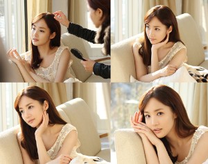 女優パク・ミニョンが、化粧品広告の撮影現場で撮られたオフショットで、目の覚めるような清純な美貌と明るい微笑を披露して話題を呼んでいる。 女優パク・ミニョンが、化粧品広告の撮影現場で撮られたオフショットで、目の覚めるような清純な美貌と明るい微笑を披露して話題を呼んでいる。