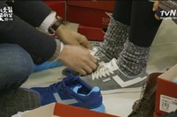 『隣のイケメン』で、ユン・シユンのスニーカープレゼントが注目を集めた。写真＝『隣のイケメン』放送のキャプチャ