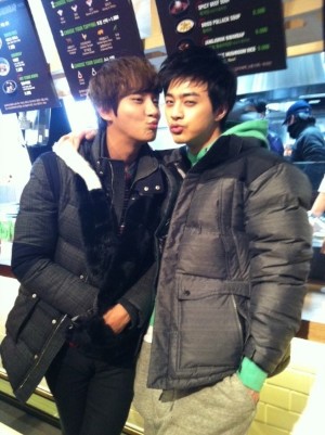 隣のイケメン ユン シユン キム ジフンカップルにパク シネ嫉妬 韓流stars