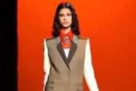 サンヨーのデザインから着想を得たコート「クリーチャーズ・オブ・ザ・ウィンド」がNYコレクションで発表