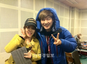 韓国の女性歌手メイダニが、SUPER JUNIOR(スーパージュニア)のシンドンとの仲の良さをアピールした。写真=H-TRACK 韓国の女性歌手メイダニが、SUPER JUNIOR(スーパージュニア)のシンドンとの仲の良さをアピールした。写真=H-TRACK