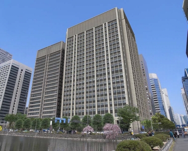 外観イメージパース(大手門から) 右がA棟で左がB棟(画像:JXホールディングス) 外観イメージパース(大手門から) 右がA棟で左がB棟(画像:JXホールディングス)