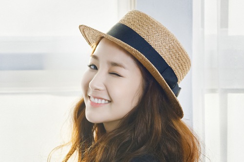 女優パク・ミニョンが、春の香りたっぷりのグラビアを公開した。