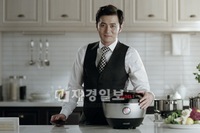 19日、LiHOMのプレミアムキッチン家電ブランド「CUUCHEN」が、チャン・ドンゴンの新CMを披露した。