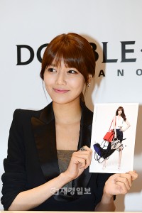 少女時代スヨン、「DOUBLE・M」のイメージモデルとしてサイン会開催