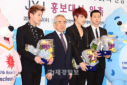 JYJ、広報大使の就任式に出席　2014仁川アジア競技大会（16）