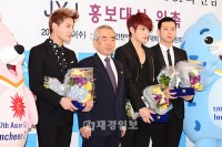 JYJ、広報大使の就任式に出席　2014仁川アジア競技大会（16）