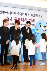 JYJ、広報大使の就任式に出席 2014仁川アジア競技大会 JYJ、広報大使の就任式に出席 2014仁川アジア競技大会