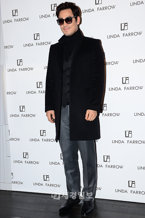 f(x)ビクトリア&クリスタルら、「LINDA FARROW」のプレスカンファレンスに出席(12) キム・ソンス