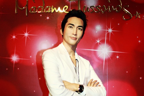 世界的な蝋人形展示館であるマダム・タッソーに、ソン・スンホンの蝋人形が登場する。