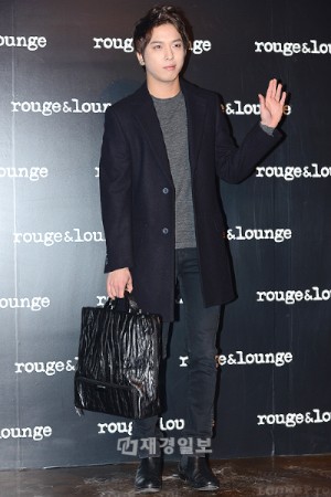 アクセサリーブランド「rouge & lounge」のローンチイベントにCNBLUEのチョン・ヨンファとイ・ジョンヒョンが出席した。 アクセサリーブランド「rouge & lounge」のローンチイベントにCNBLUEのチョン・ヨンファとイ・ジョンヒョンが出席した。