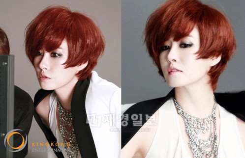 女優キム・ソナが、グラビアでカリスマ性溢れる強烈な眼差しを披露した。