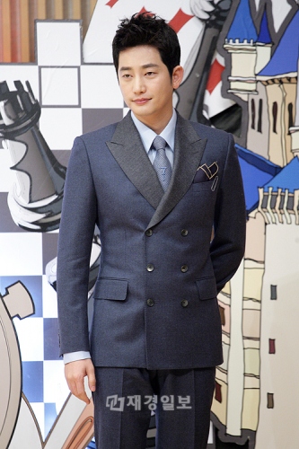 性的暴行容疑で訴えられた俳優パク・シフ(35)側が、管轄警察署の移送申請と法務法人の変更の理由について、公式立場を表明した。