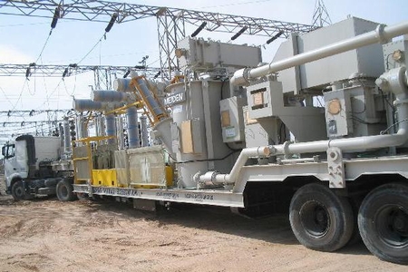 移動式変電設備(写真:豊田通商) 移動式変電設備(写真:豊田通商)