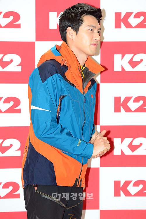 ヒョンビン、「K2 2013 S/S」でアウトドアファッションを披露（16）