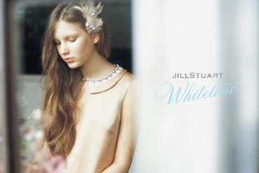 ジル スチュアートから、ちょっぴり大人でセクシーな新ドレスライン