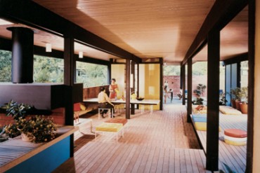 カリフォルニアのモダン・デザインが国立新美術館に集結 - イームズなど著名デザイナーの作品も