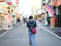 総務省統計局が公表している最新の国勢調査結果によると、東京23区のひとり暮らしの割合を人口ベースに直すと25%だが、世帯ベースになると2軒に1軒がひとり暮らしとなっている。