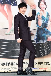 『最高だ、イ・スンシン』の制作発表会　IU、チョ・ジョンソクらが出席 チョ・ジョンソク（38）