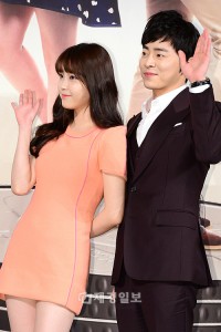 『最高だ、イ・スンシン』の制作発表会　IU、チョ・ジョンソクらが出席（4）