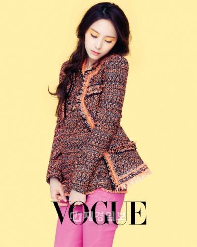 次世代ファッションアイコンと言われているf(x)のクリスタルが春らしいピュアな魅力を発揮した。