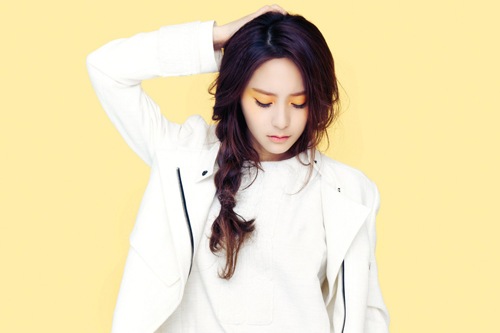 次世代ファッションアイコンと言われているf(x)のクリスタルが春らしいピュアな魅力を発揮した。