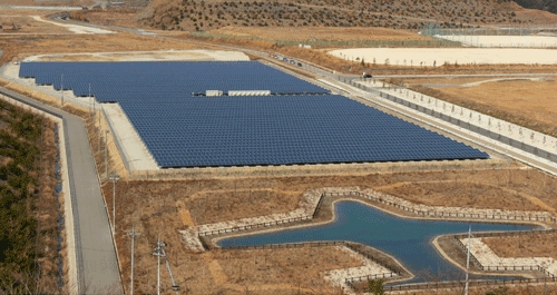 シャープ多奈川太陽光発電所（写真：シャープ）