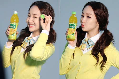 パク・ミニョンのCM撮影ビハインドカットが公開された。