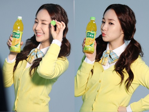 パク・ミニョンのCM撮影ビハインドカットが公開された。