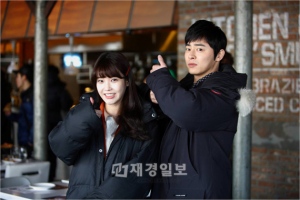 KBSで9日に放送を開始した新ドラマ『最高だ、イ・スンシン』。今回は、IUとチョ・ジョンソクが主演に抜擢されて話題を集めている同作品の“3つの鑑賞ポイント”をご紹介する。 KBSで9日に放送を開始した新ドラマ『最高だ、イ・スンシン』。今回は、IUとチョ・ジョンソクが主演に抜擢されて話題を集めている同作品の“3つの鑑賞ポイント”をご紹介する。