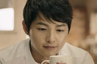 無限の魅力を持つ男”と呼ばれているソン・ジュンギが計10社のCMに出演するという驚きの人気ぶりを見せている。