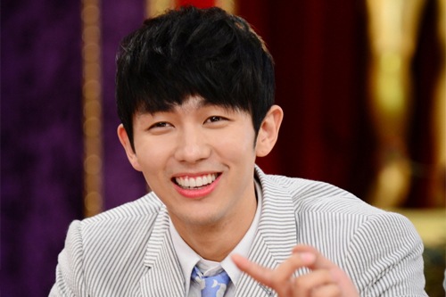 2AMのスロンが、他人が自分の体をこっそりと見ているのを楽しんでいると爆弾発言し、話題となっている。