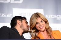 イ・ビョンホン、映画『G.I.ジョー2』の記者会見に出席 DJ・コトローナ、エイドリアンヌ・パリッキ(24) イ・ビョンホン、映画『G.I.ジョー2』の記者会見に出席 DJ・コトローナ、エイドリアンヌ・パリッキ(24)