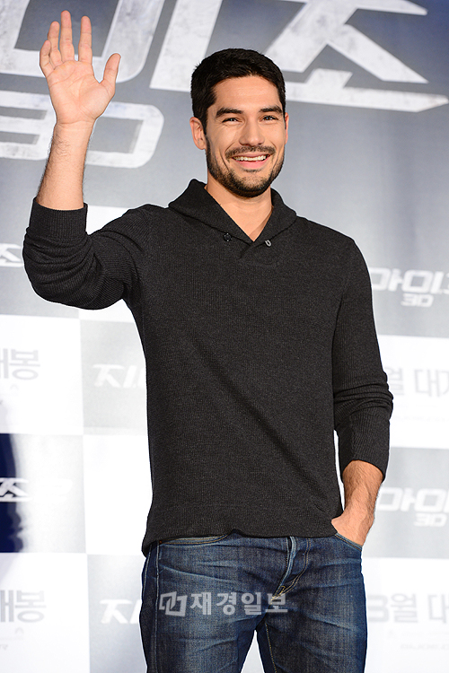 イ・ビョンホン、映画『G.I.ジョー2』の記者会見に出席(15) DJ・コトローナ