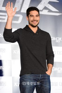 イ・ビョンホン、映画『G.I.ジョー2』の記者会見に出席 DJ・コトローナ(15) イ・ビョンホン、映画『G.I.ジョー2』の記者会見に出席 DJ・コトローナ(15)