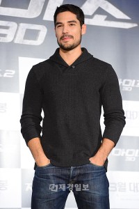 イ・ビョンホン、映画『G.I.ジョー2』の記者会見に出席 DJ・コトローナ(14) イ・ビョンホン、映画『G.I.ジョー2』の記者会見に出席 DJ・コトローナ(14)