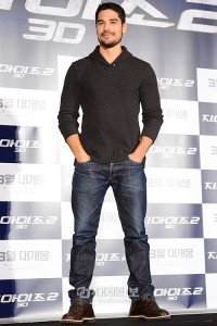 イ・ビョンホン、映画『G.I.ジョー2』の記者会見に出席 DJ・コトローナ(13) イ・ビョンホン、映画『G.I.ジョー2』の記者会見に出席 DJ・コトローナ(13)