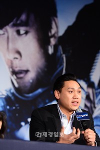 イ・ビョンホン、映画『G.I.ジョー2』の記者会見に出席 ジョン・チュウ監督(12) イ・ビョンホン、映画『G.I.ジョー2』の記者会見に出席 ジョン・チュウ監督(12)
